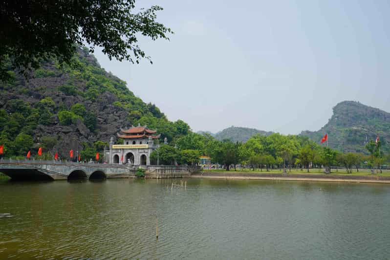 Ninh Binh: Hoa Lu, Trang An & Hang Mua Trip by Limousine Bus - Ancient Capital Exploration