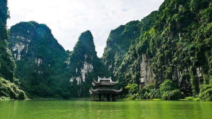 Ninh Binh: Hoa Lu, Trang an & Mua Cave Day Tour From Ha Noi - Destination: Hoa Lu Ancient Capital
