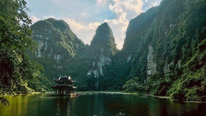 Ninh Binh Luxury Small Group Daily Trip - Trang An Scenic Landscape Complex