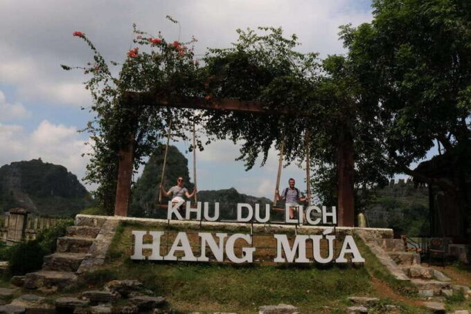 Ninh Binh Luxury Tour: Hoa Lu, Mua Hike, Tam Coc Boat - Tam Coc Boat Cruise