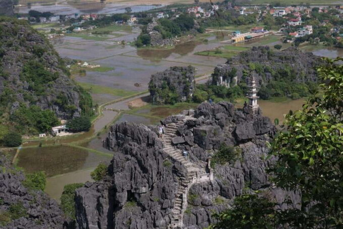 Ninh Binh Luxury Tour: Hoa Lu, Mua Hike, Tam Coc Boat - Transportation and Accessibility