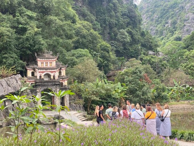 Ninh Binh Small Group Tour : Hoa Lu, Trang An, Mua Cave - Lunch