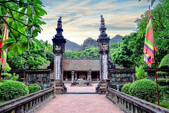 Ninh Binh Tour: Deluxe & Small Group Tam Coc Hoa Lu - Boat, Biking, Buffet Lunch - Confirmation and Accessibility