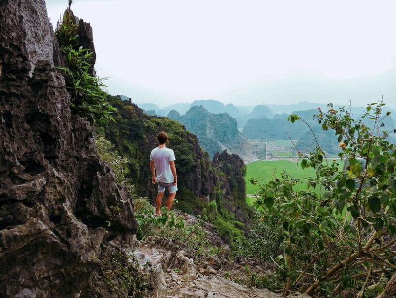 Ninh Binh, Trang An, Bai Dinh Pagoda, and Mua Cave - Traditional Vietnamese Buffet Lunch