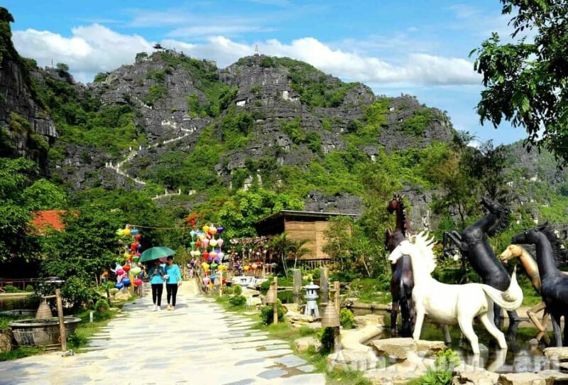 Ninh Binh : Trang An Boat Ride , Bich Dong, Mua Cave Sunset - A Detailed Look at What You Can Expect