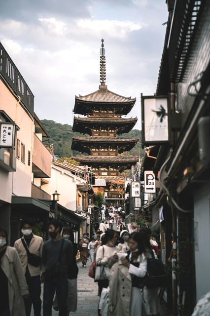 Nishiki Market With a Chef! - Touring Yasaka Shrine