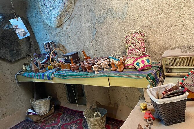 Nizwa & Al Hamra Guided Tour With Friday Animal Market - Pickup Information