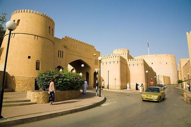 Nizwa. Hambra. Grand Canyon Oman - Accessibility