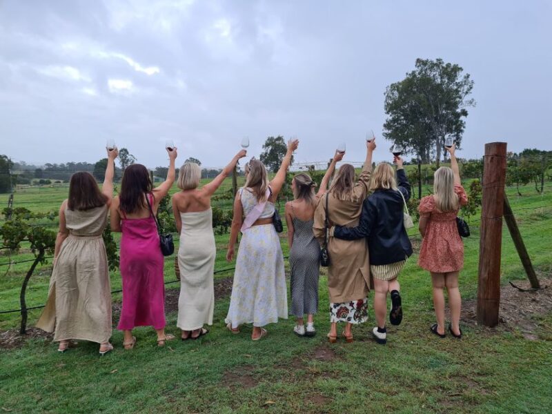 Noosa Heads: Local Gin and Wine Tasting Tour With Lunch - Lunch at Pomona Distillery