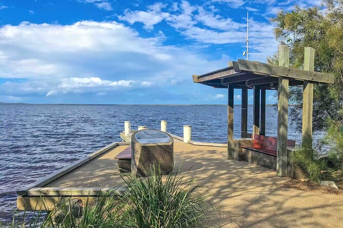 Noosa Hinterland Tour With Gourmet Lunch, Wine Tasting & Everglades Lake - Gourmet Lunch and Wine Tasting