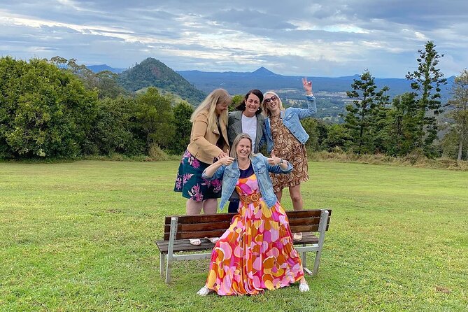 Noosa Hinterland Tour With Gourmet Lunch, Wine Tasting & Everglades Lake - Tour Pricing and Ratings