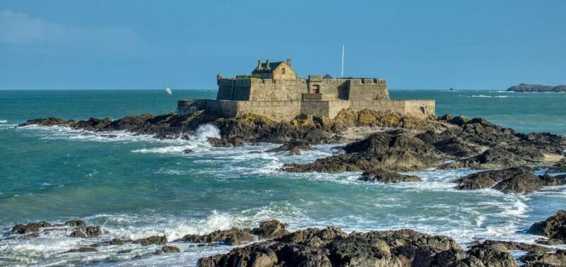 Normandy: Mont-Saint-Michel and Saint-Malo Private Shuttle - Guidance and Language