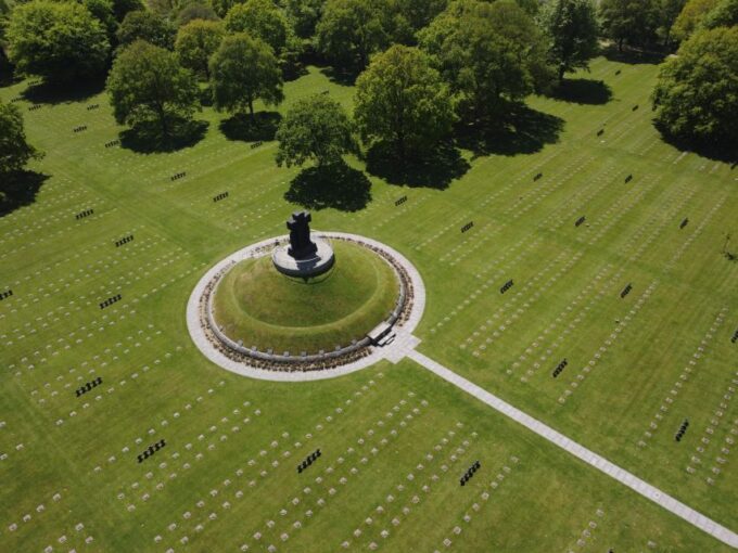 Normandy: Private Guided Tour With a Licensed Guide - Duration and Schedule