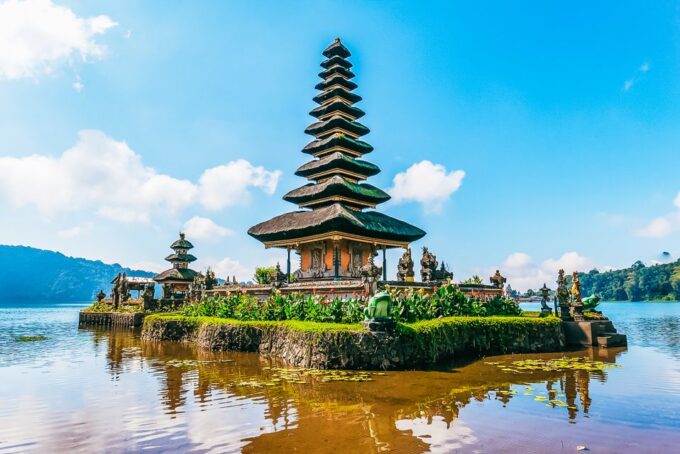 North Bali: Sunrise Tour With Dolphins, Waterfalls & Temples - Dolphin Watching