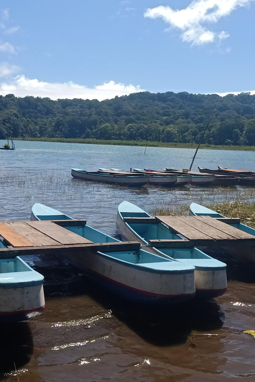 North Bali: Ulun Danu Beratan, Waterfalls & Twin Lake Tour - Ulun Danu Beratan Temple