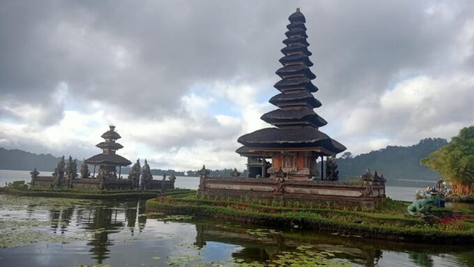 North Bali: Ulun Danu Beratan, Waterfalls & Twin Lake Tour - Inclusions and Additional Information