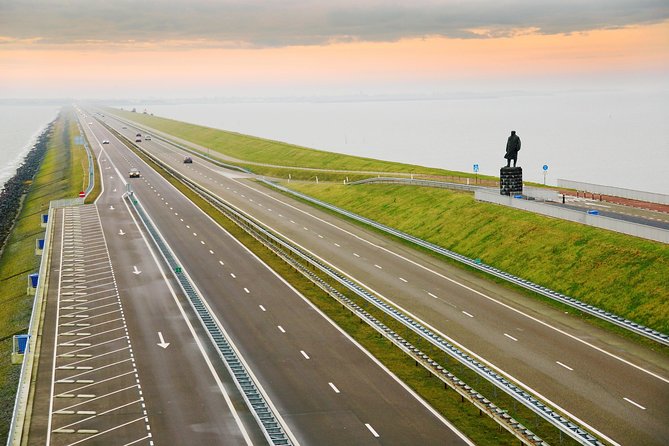 Northern Highlights Tour: Visit 4 Magnificent Places From Amsterdam - Enjoy Complimentary Snacks