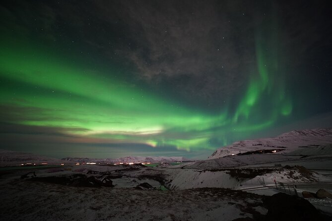Northern Lights in Luxury Off-Road SUV With Photos and Treats (Private 1-6 Pax) - Tour Inclusions and Amenities