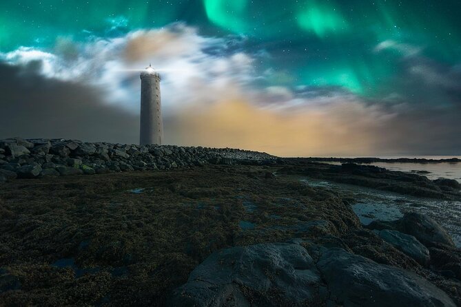 Northern Lights Minibus Tour With Free Photos & Hot Chocolate - Minibus Tour Experience