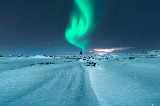 Northern Lights Minibus Tour With Free Photos & Hot Chocolate - Optimal Viewing Locations