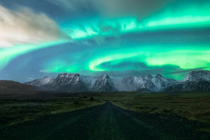 Northern Lights Minibus Tour With Free Photos & Hot Chocolate - Booking and Policies
