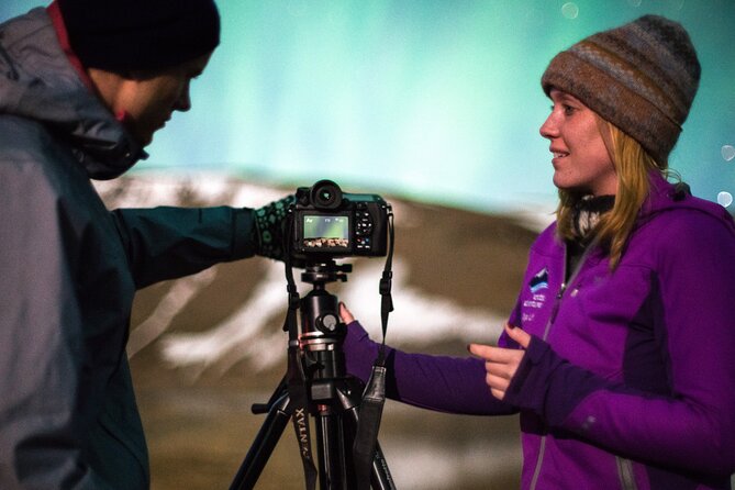 Northern Lights Minibus Tour With Hot Cocoa, Blankets & Photos - Inclusions and Amenities