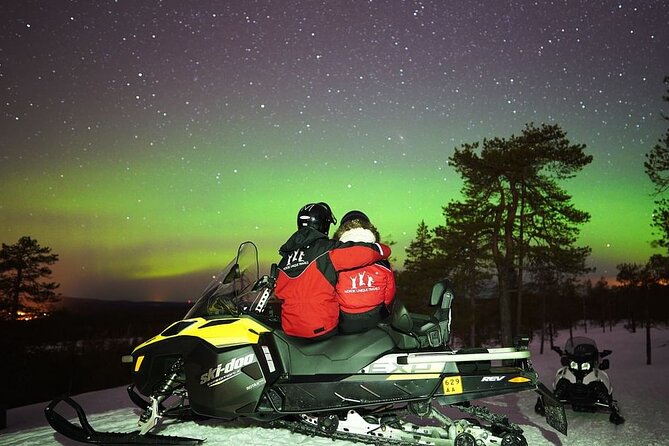 Northern Lights Snowmobile Hunt - Campfire and Snacks