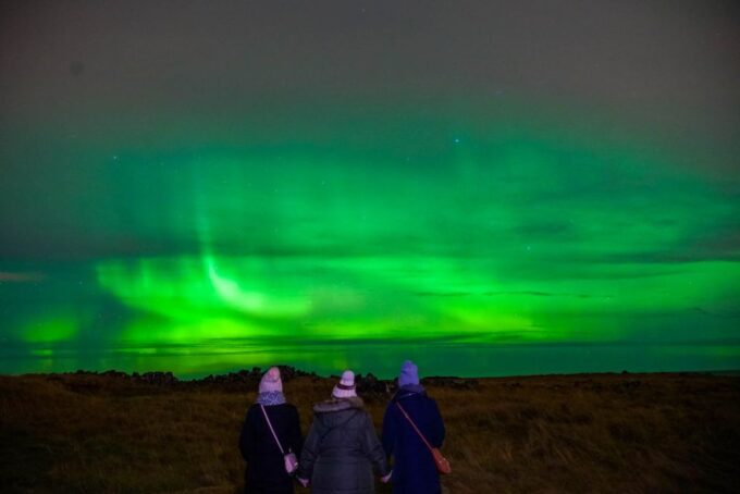 Northern Lights Tour From Reykjavik With Photography - What to Bring