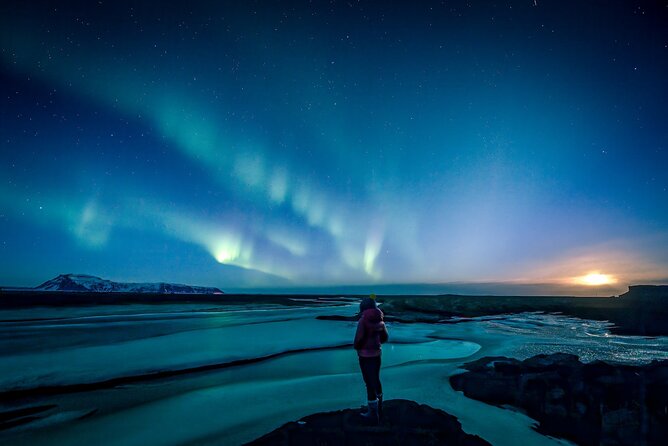 Northern Lights Tour With Icelandic Snacks and Hot Chocolate - Experience Highlights
