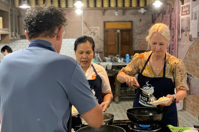 Northern Thai Cuisine Cooking Class in Chiangmai and Market Place - Meeting Details and Location
