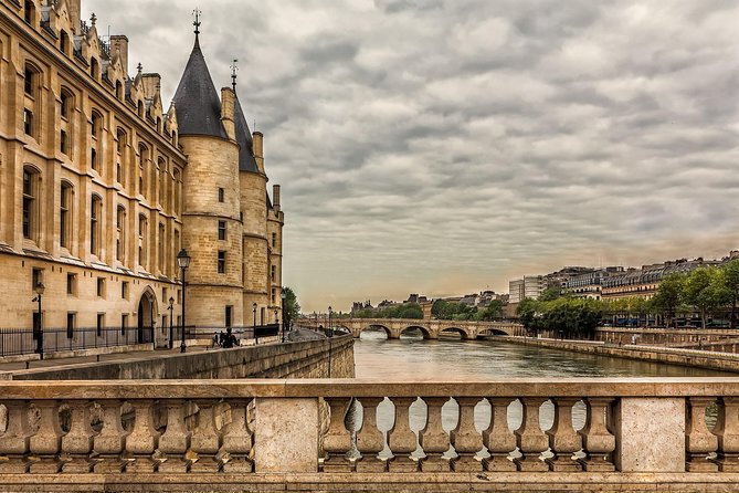Notre Dame and Sainte Chapelle Private Tour - Skip the Line & Local Expert Guide - Accessibility and Transportation
