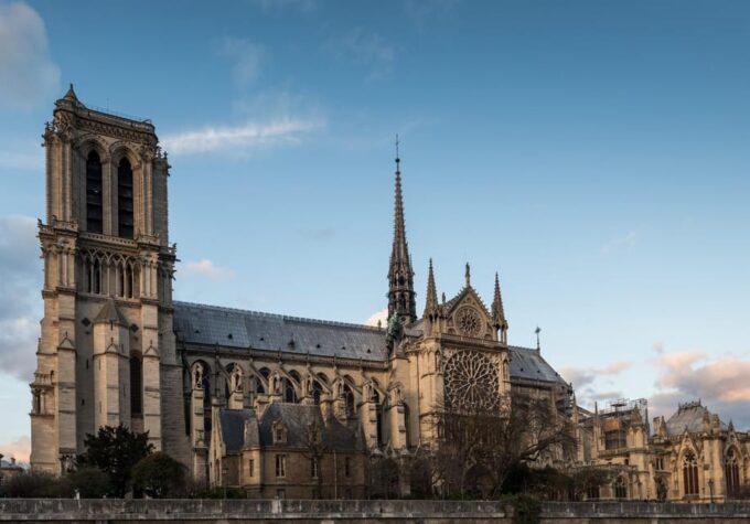 Notre Dame Paris Outdoor Walking Tour With Crypt Entry. - Picturesque Views of Île De La Cité