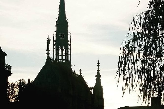 Notre Dame Quartier Sainte-Chapelle & Conciergerie 2H Private Tour in Paris - Sainte-Chapelles Stunning Architecture