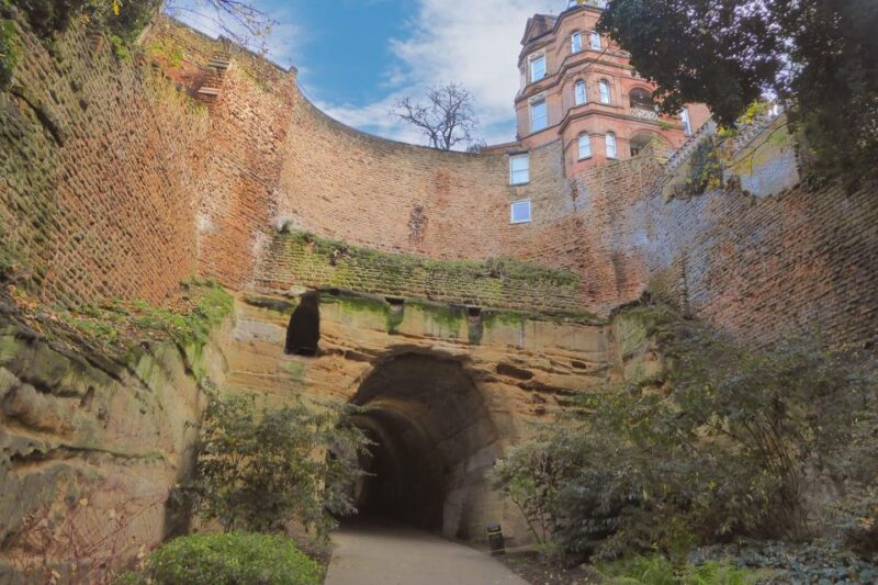 Nottingham: Self-Guided City Sightseeing Treasure Hunt - Solving Clues and Following Maps