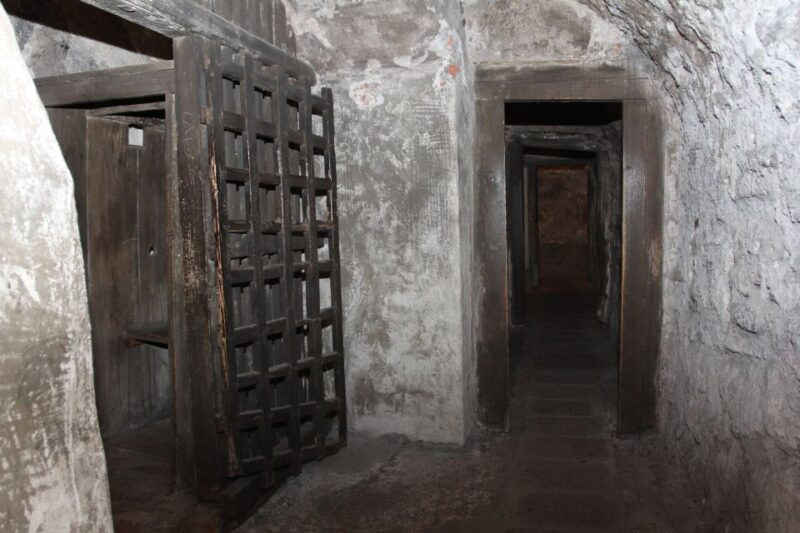 Nuremberg: Medieval Dungeons Guided Tour - Meeting Point and Directions