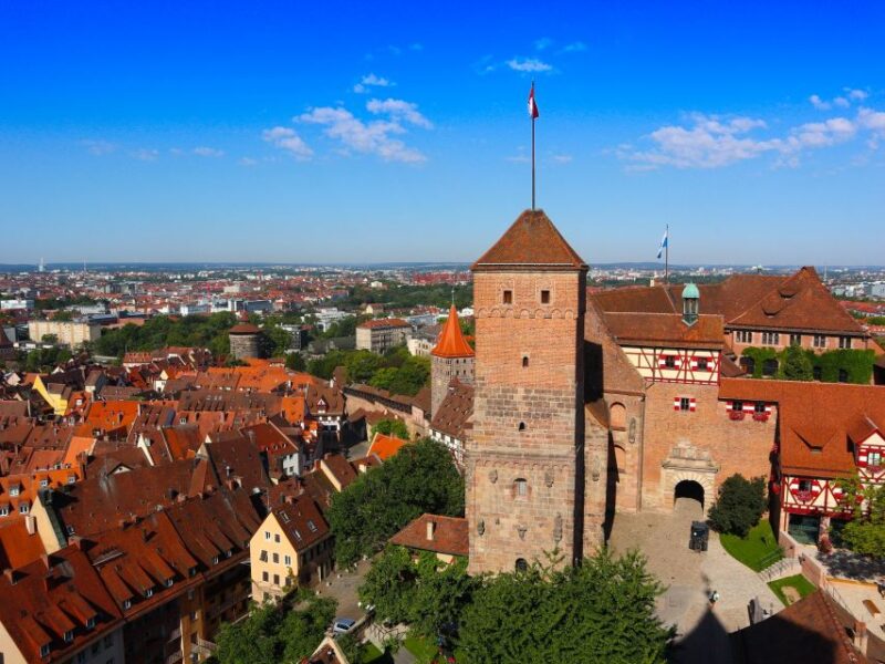Nuremberg: Private Guided Tour of the Old Town in German - Significance of the Beautiful Fountain