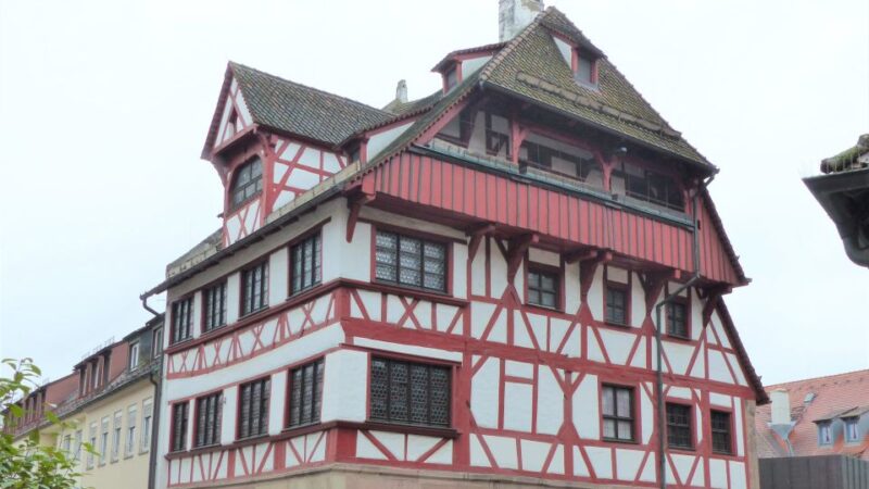 Nuremberg: Self-guided Old Town Discovery Walk for Families - Tour Features