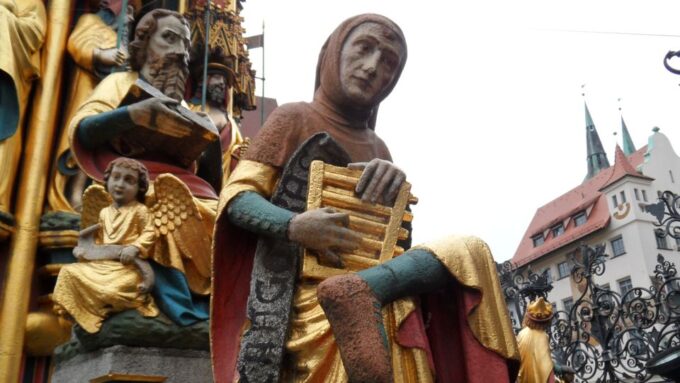 Nuremberg: Self-guided Old Town Discovery Walk for Families - Interactive Family Adventure