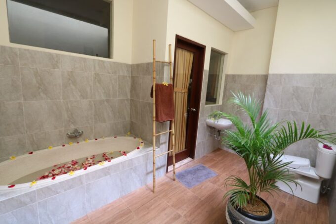 Nusa Dua: Luxury Balinese Massage With Hotel Transfers - Language Availability and Assistance