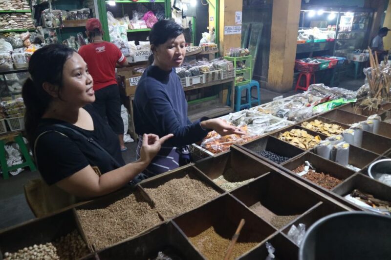 Nusantara Cooking Course and Lokal Market Tour - Market Exploration