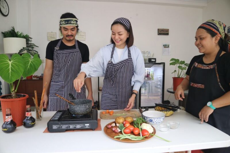 Nusantara Cooking Course and Lokal Market Tour - Ingredient Selection