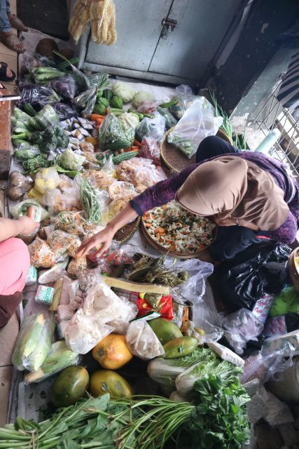 Nusantara Cooking Course and Lokal Market Tour - Hands-on Cooking