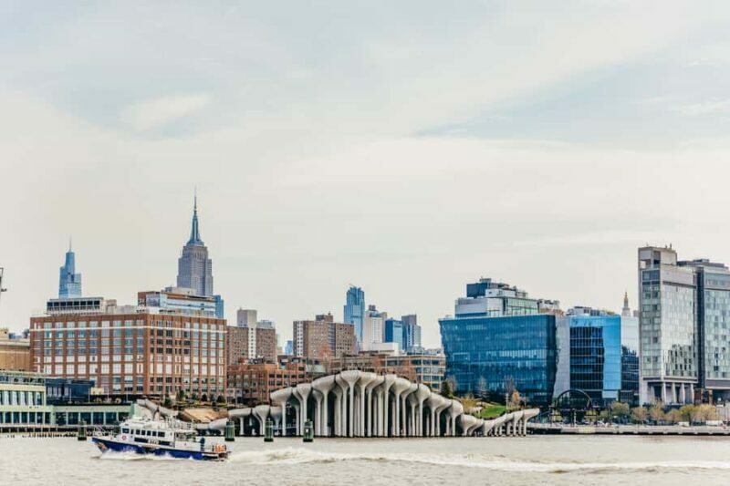 NYC: 2.5-Hour Best of NY Cruise with Skip-The-Box-Office - Quality of Guides and Commentary