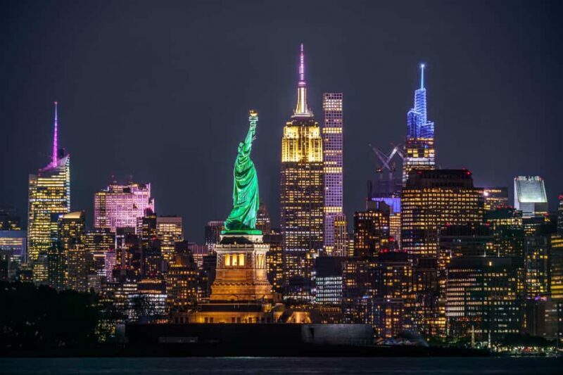 NYC at Night: 3-Hour Luxury Bus Tour of Top Highlights - A Closer Look at the Tour Itinerary