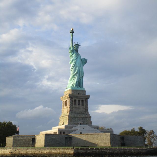 NYC: Brooklyn Sightseeing Sailboat Cruise - Key Points