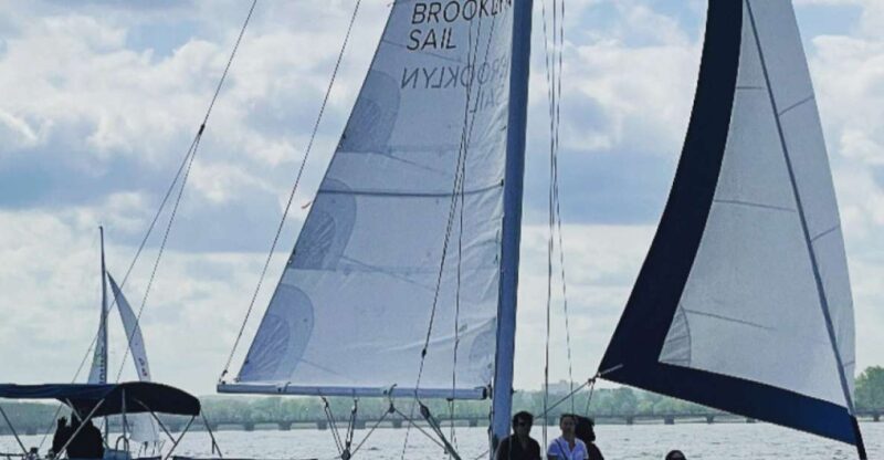 NYC: Brooklyn Sightseeing Sailboat Cruise - Experience Highlights