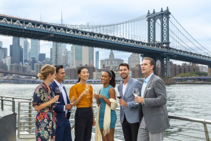 NYC: Christmas Day Buffet Brunch or Dinner Harbor Cruise - Location and Attire