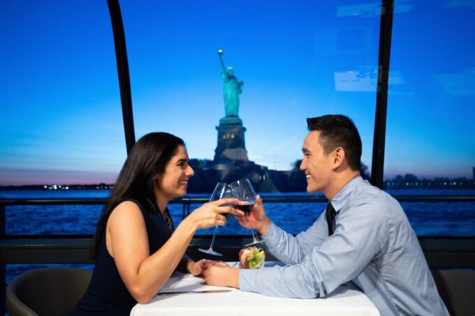 NYC: Christmas Day Gourmet Brunch or Dinner Harbor Cruise - Scenic Viewpoints