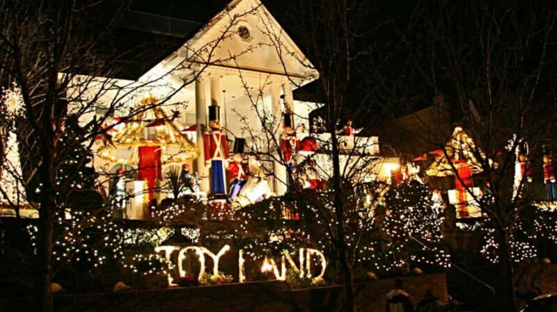 NYC: Christmas Lights and Dyker Heights Tour - The Sum Up