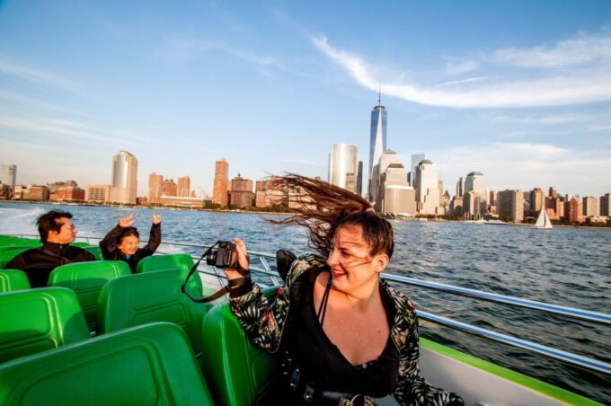 NYC: Circle Line Speedboat Skip the Box Office Ticket - Location and Accessibility